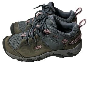 Keen Gray and Pink Hiking/Outdoor Shoes Size 8